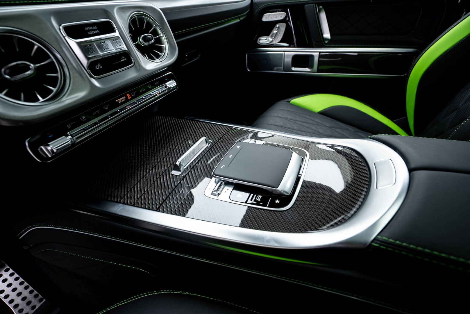 2025 MERCEDES BENZ G63 AMG | EXTENDED NIGHT PACKAGE | MANUFAKTUR NAPPA LEATHER DIAMOND QUILT | REAR